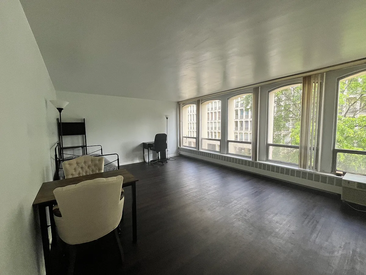 Building Photo - 1401 E 55th St #304N