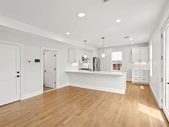 5th image of 4 Wakefield Ave APT 4