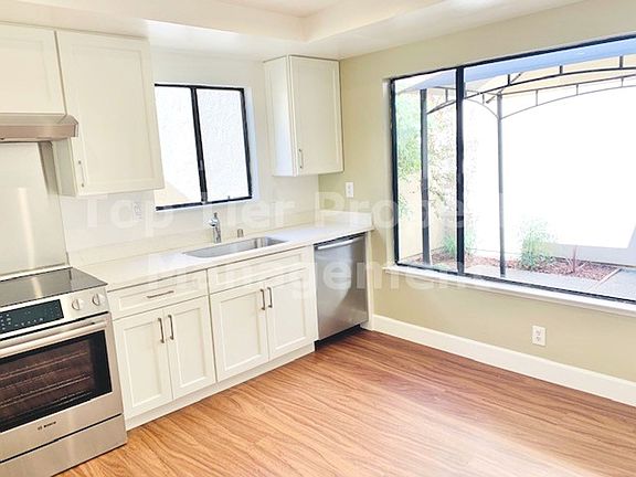 4th image of 135 Northcreek Cir