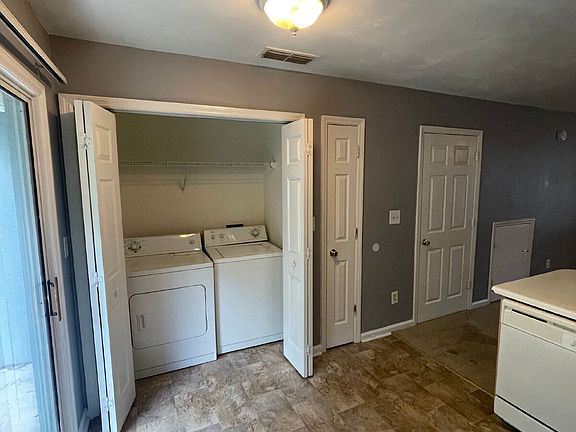 4th image of 105 Valencia Dr APT B