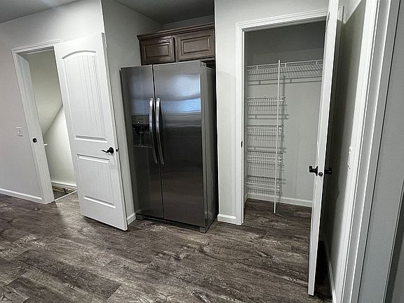 Kitchen, Fridge and Pantry 