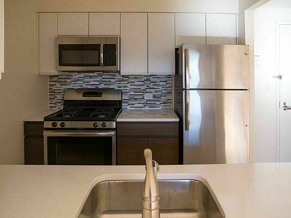 4th image of 72 Broadway #200