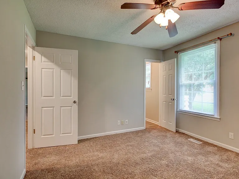 3407 Albert Dr — Photo 10