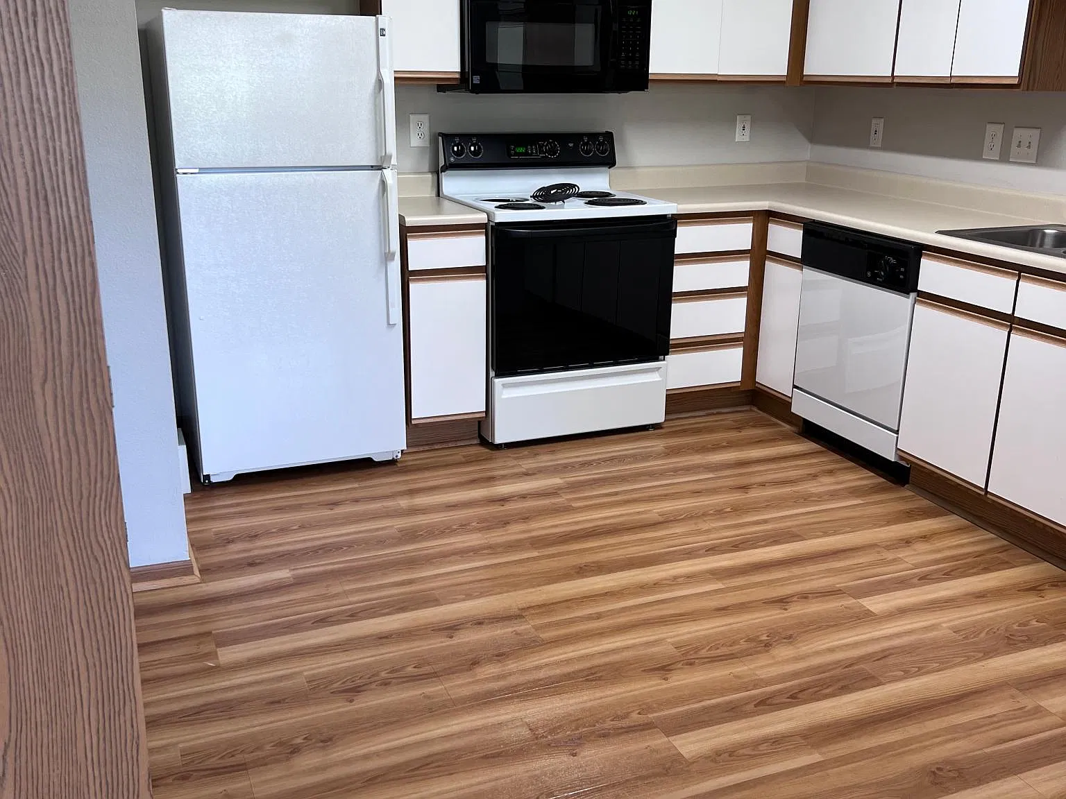 2 bed, 900 sqft, $1,200 — Photo 2