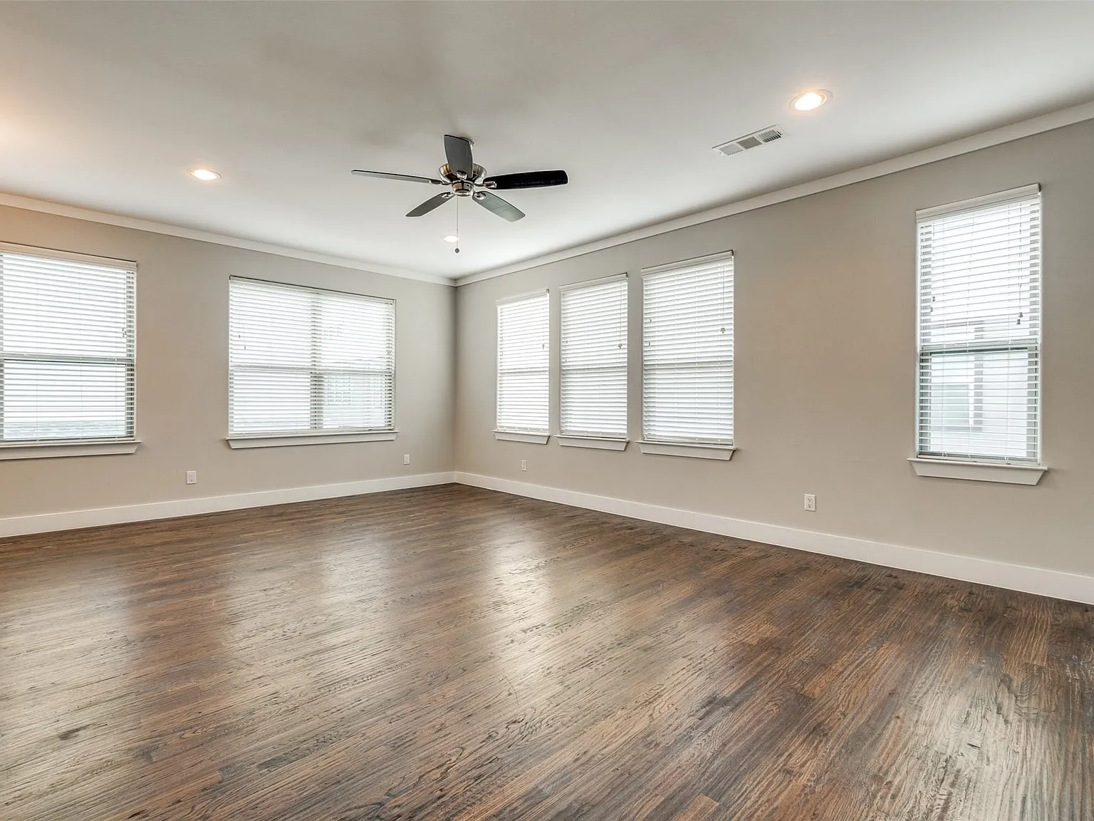 3 bed, 3.5 bath, 1646 sqft, $3,495 — Photo 2
