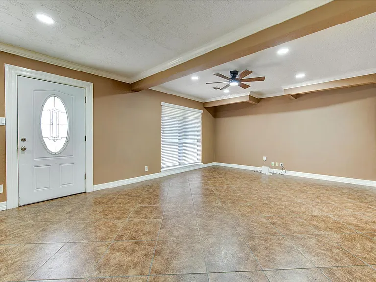 9922 Carmalee St — Photo 6