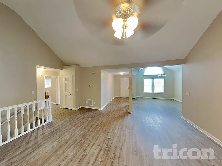 37 Abbotsford Dr — Photo 2