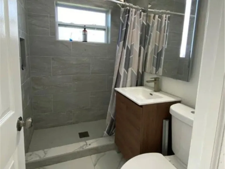 21043 Gladis Ave — Photo 4
