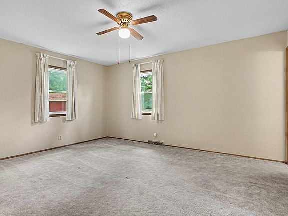 5th image of 1063 Almaugus Dr