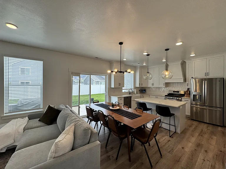 355 W 3085 S — Photo 10