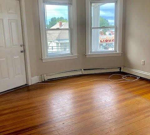 4th image of 1014 Mineral Spring Ave #3