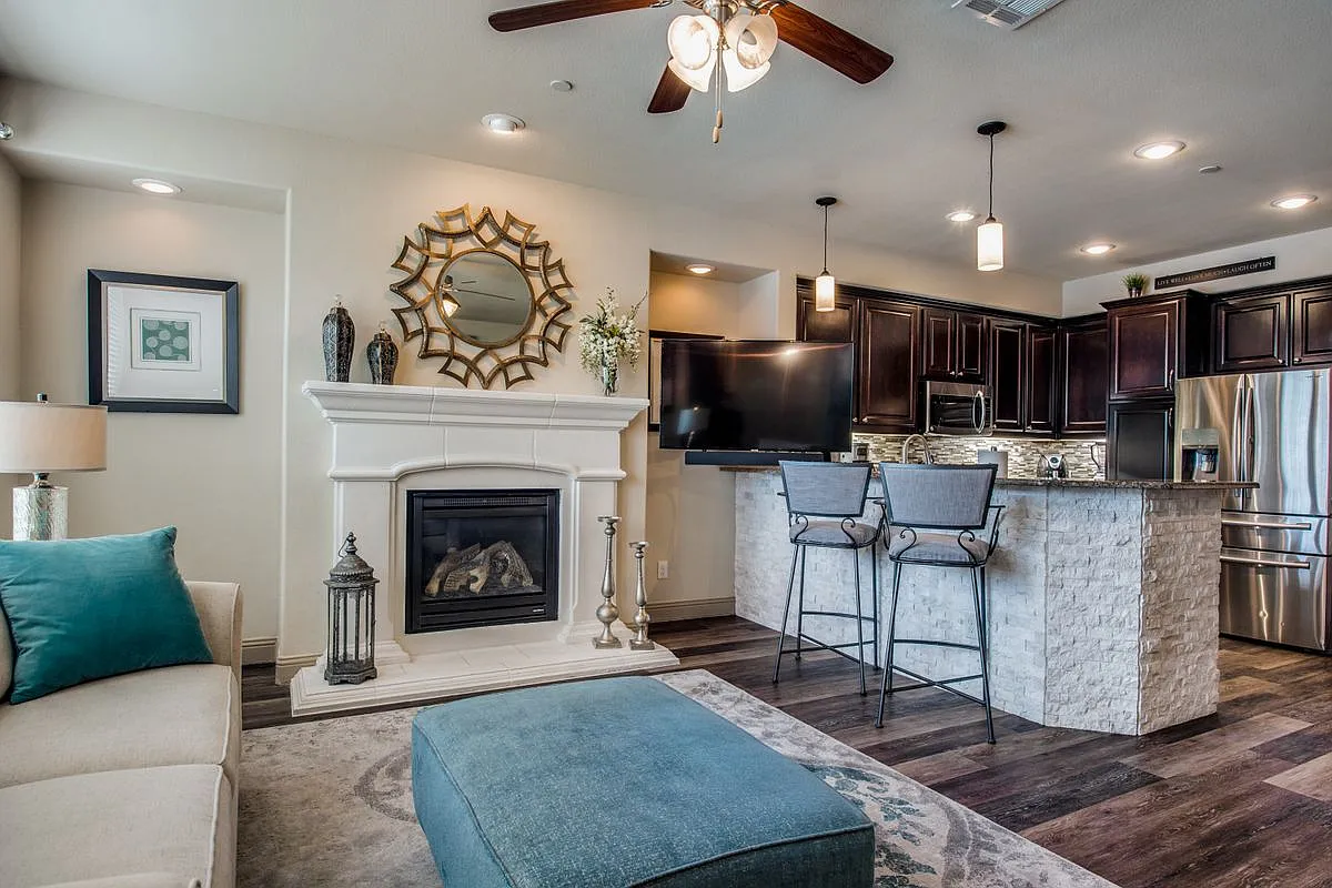 3 bed, 3.0 bath, 1985 sqft, $2,995 — Photo 3