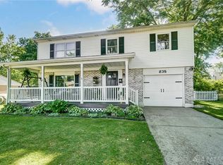 235 Pinegrove Dr, Bellbrook, OH 45305
