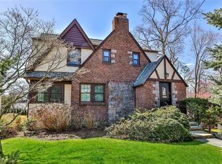 25 Aberfoyle Rd, New Rochelle, NY 10804