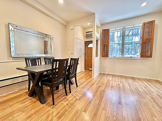 1st image of 34 Bedford St #1