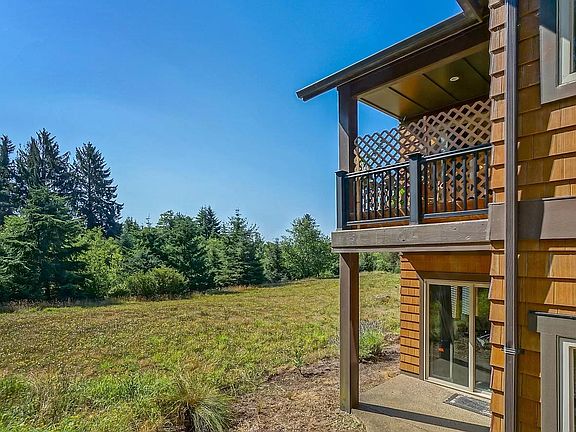 4th image of 3086 NE Cascara Ct