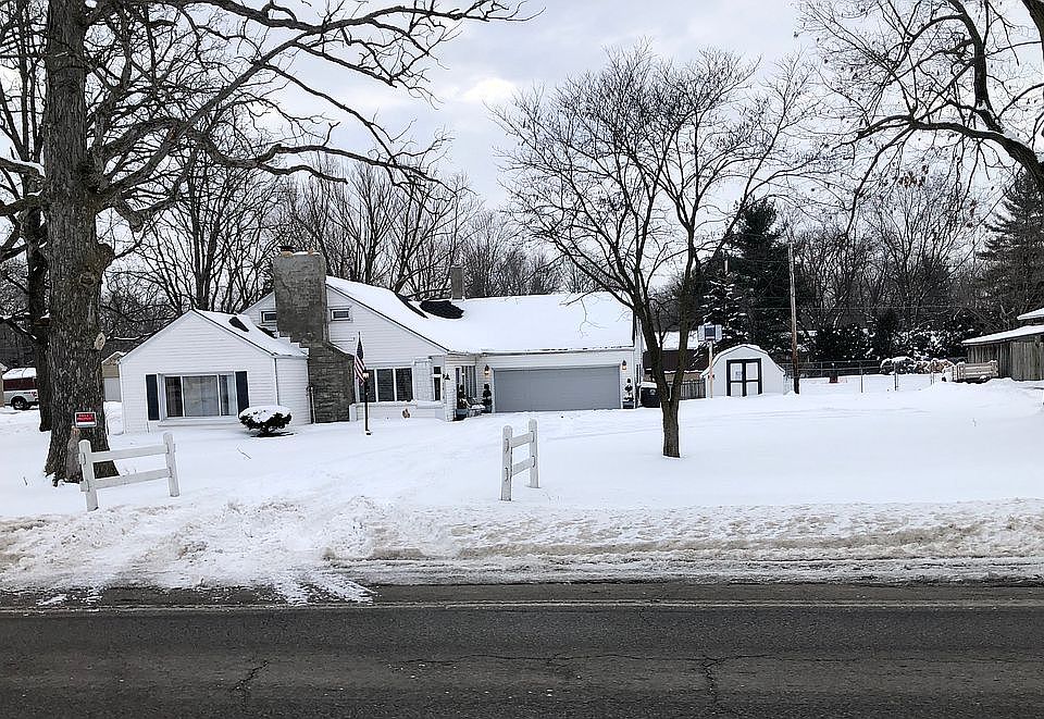 2nd image of 2414 Hillegas Rd
