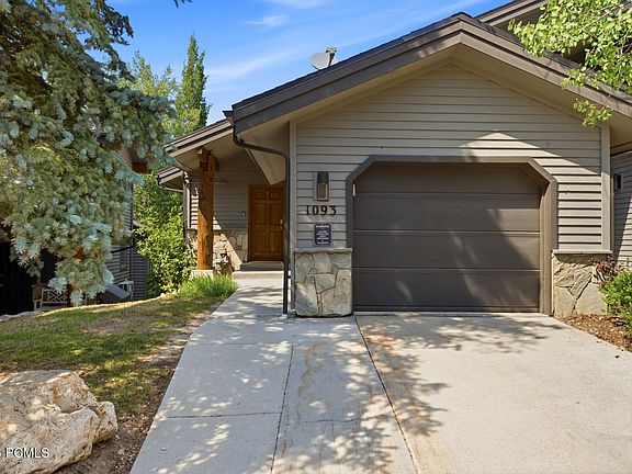2nd image of 1093 Stonebridge Cir