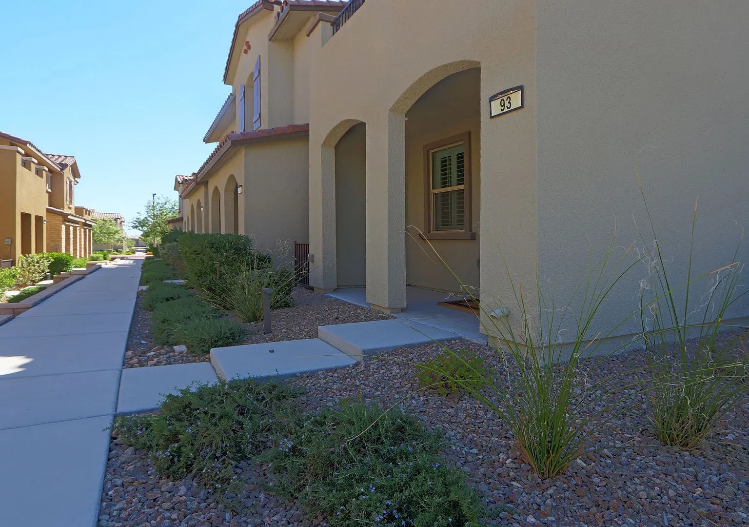 Newer, Fabulous town home in the heart of Summerlin. — Photo 3