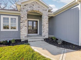 712 155th Ter, Basehor, KS 66007