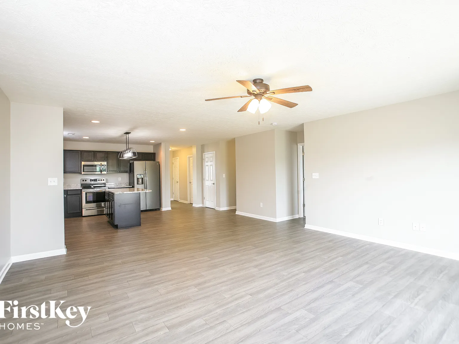 3 bed, 2.0 bath, 1613 sqft, $2,215 — Photo 3