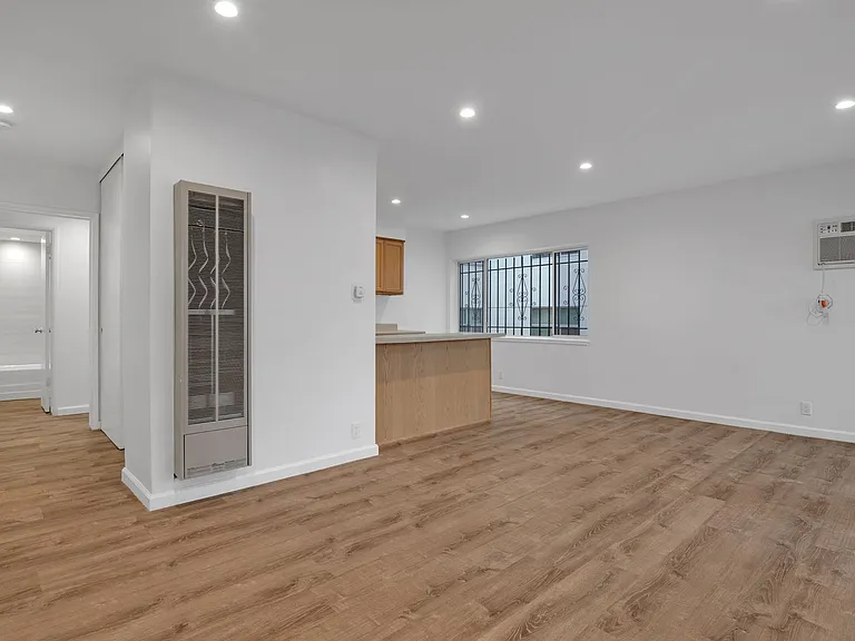 542 Glenrock Ave — Photo 11