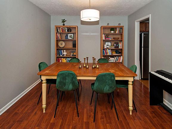 3rd image of 1815 Gardiner Ln APT A13