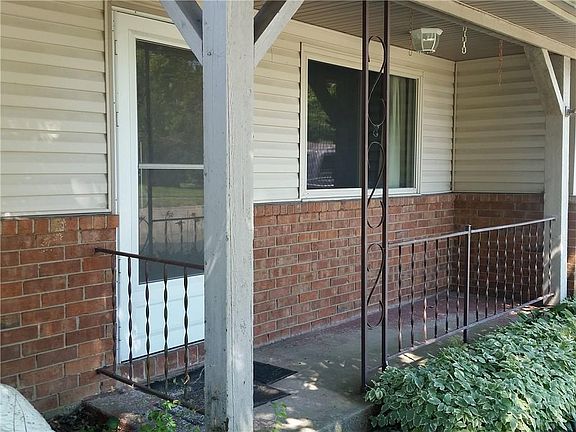 4th image of 1016 Greenbrook Dr
