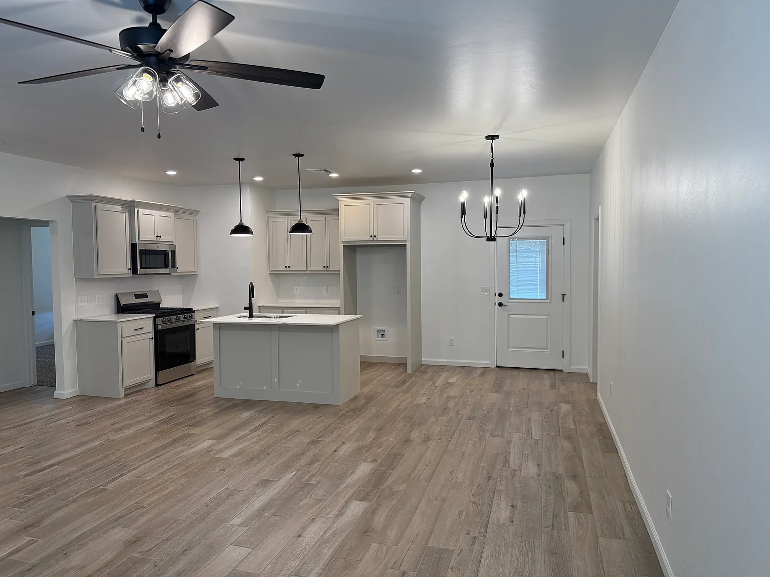 2 bed, 1163 sqft, $1,350 — Photo 2