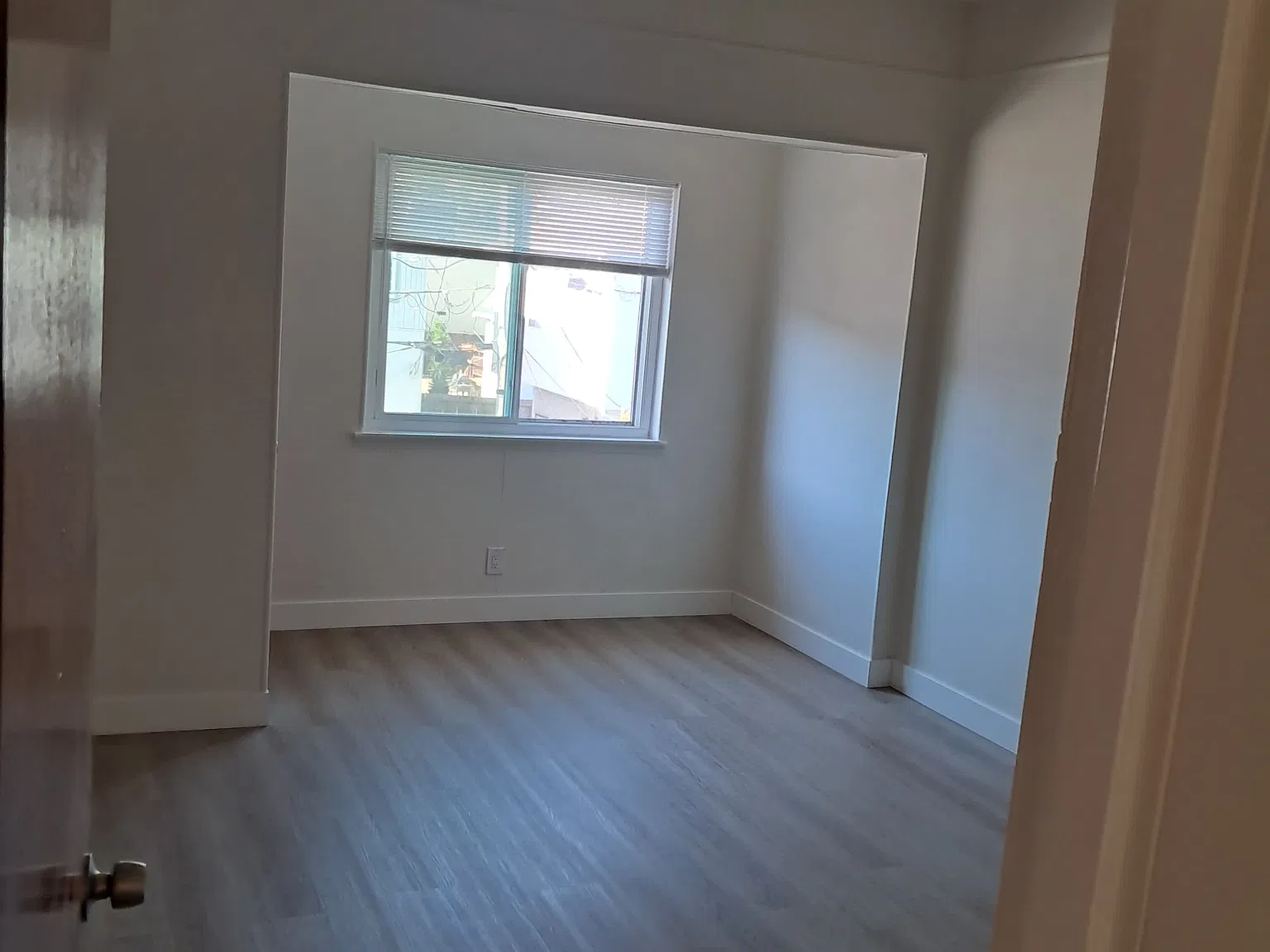 146 Gardiner Ave — Photo 2