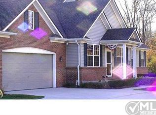 29681 Trail Creek Dr, New Boston, MI 48164