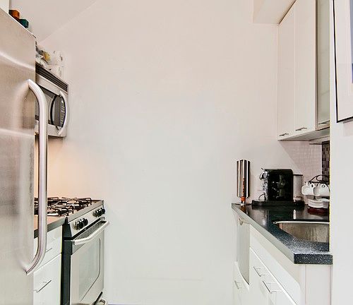 3rd image of 420 W 47th St APT 5D
