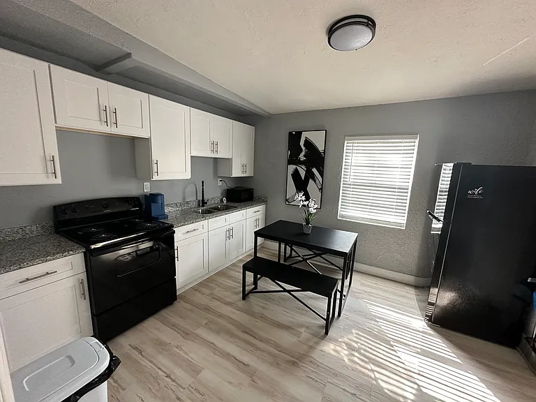 8102 N Newport Ave #B — Photo 7
