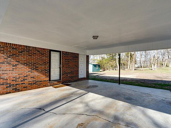 4th image of 6025 Amber Brook Dr
