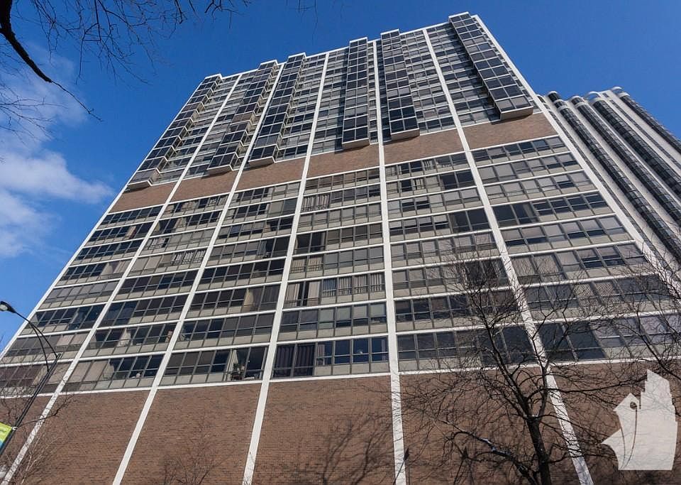 2nd image of 1752 N Wells St #613