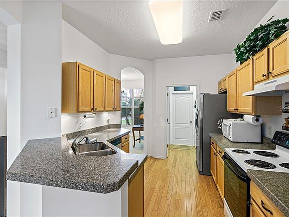4th image of 2441 Grand Poplar St