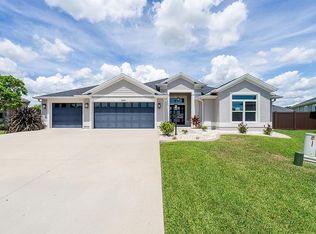3260 Sennett Cir, Oxford, FL 34484