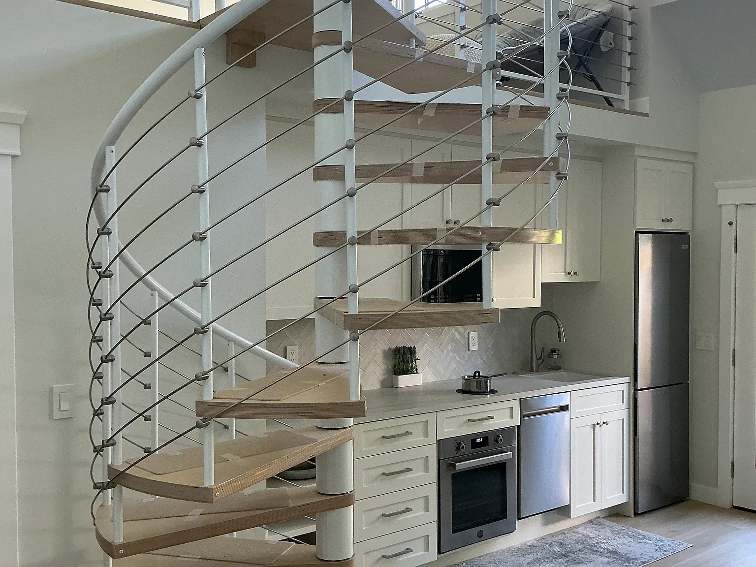 Studio, 650 sqft, $4,600 — Photo 2
