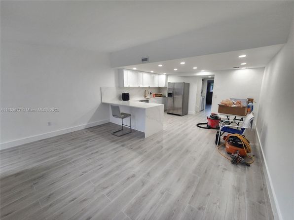 6886 NW 166th Ter #1004