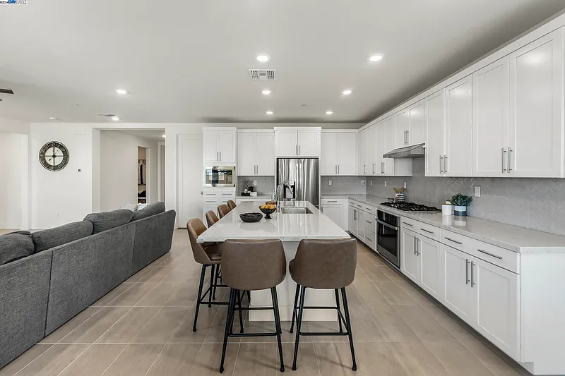 Thumbnail 12