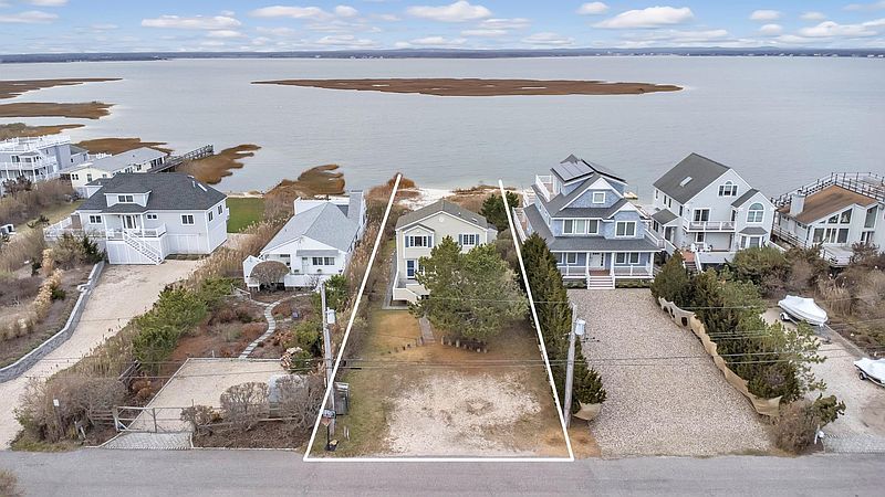 20 Dune Ln, Westhampton Beach, NY 11978 | Out East