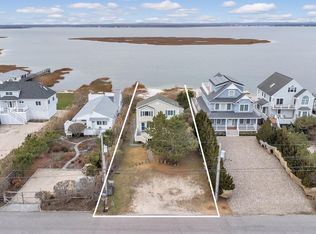 20 Dune Ln, Westhampton Beach, NY 11978