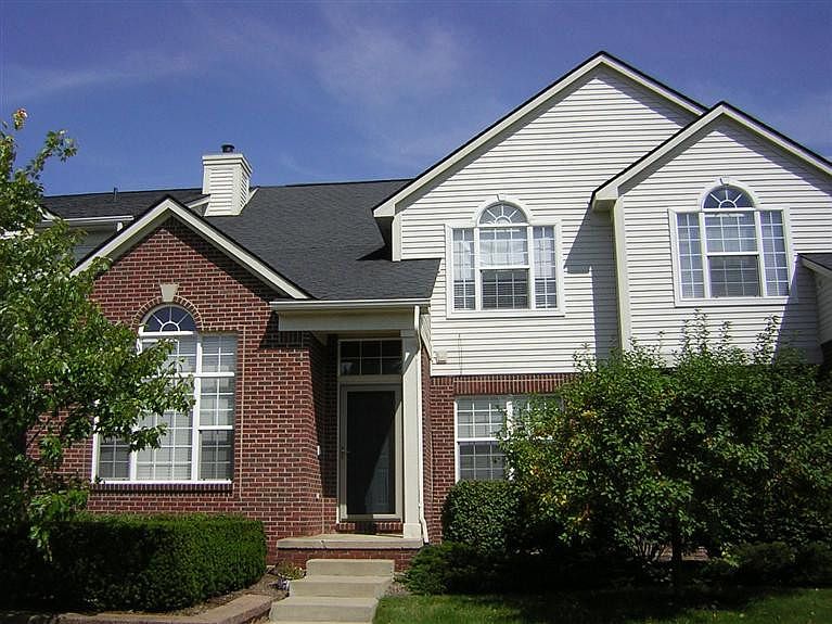 1st image of 6202 Jasmine Dr #102