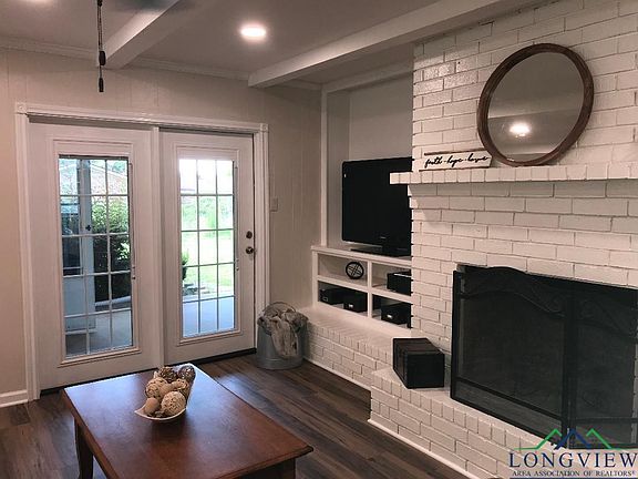 5th image of 108 Larkspur St