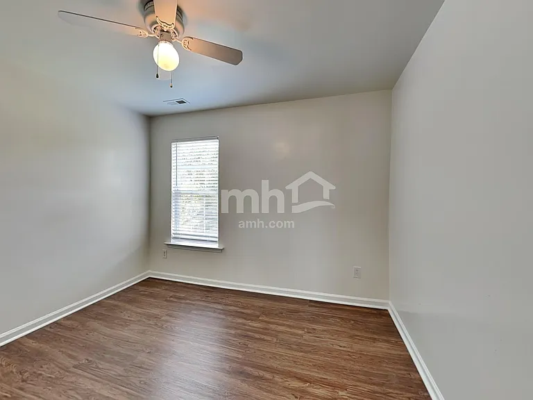 1438 Pleasant Garden Ln — Photo 18