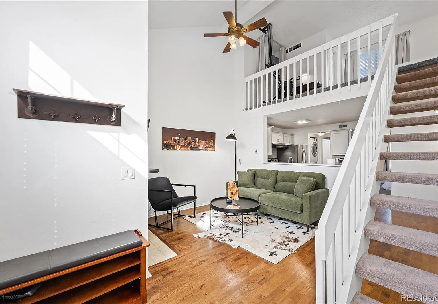1 bed, 1.0 bath, 879 sqft, $3,100 — Photo 1