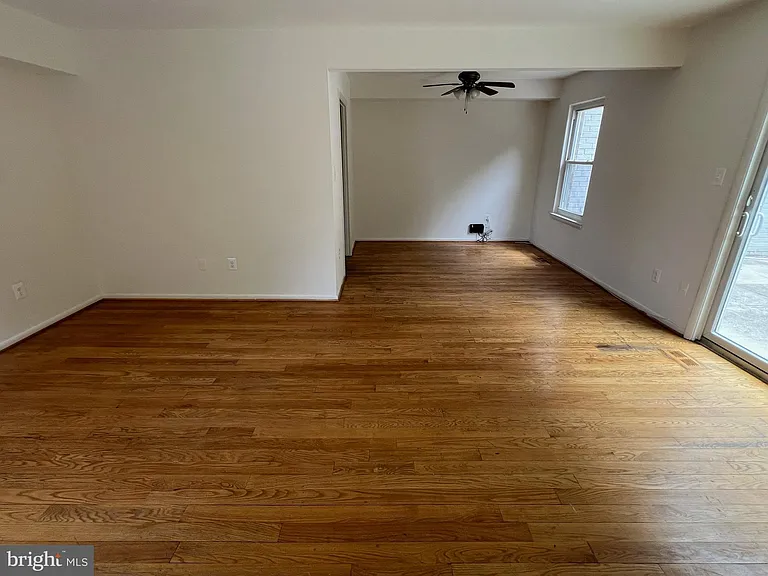 5566 Burnside Dr — Photo 11