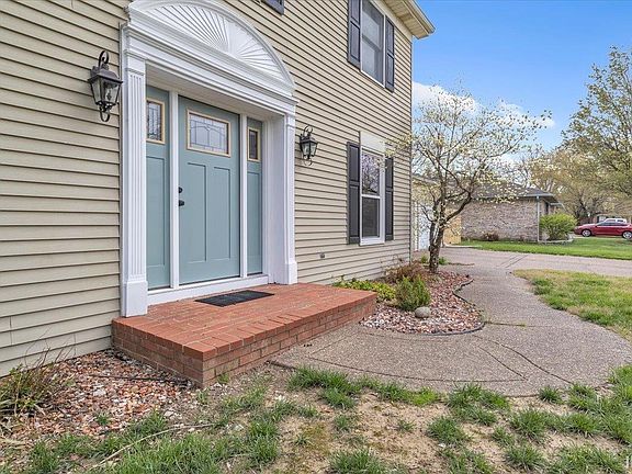 3rd image of 900 Stahl Ct
