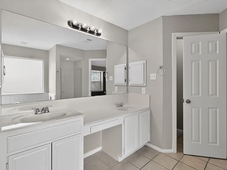 2740 Windswept Ln — Photo 37
