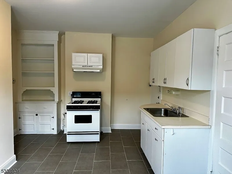 1 bed, 1.0 bath, 1200 sqft, $1,900 — Photo 3